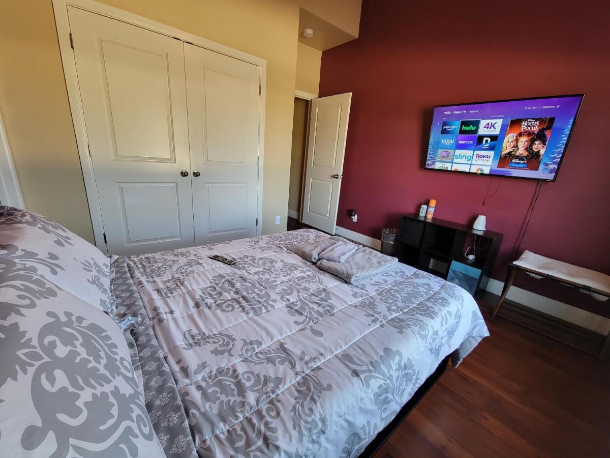 Modern, Private, Smart 4 Bedroom In Desirable Location In With Pool! *