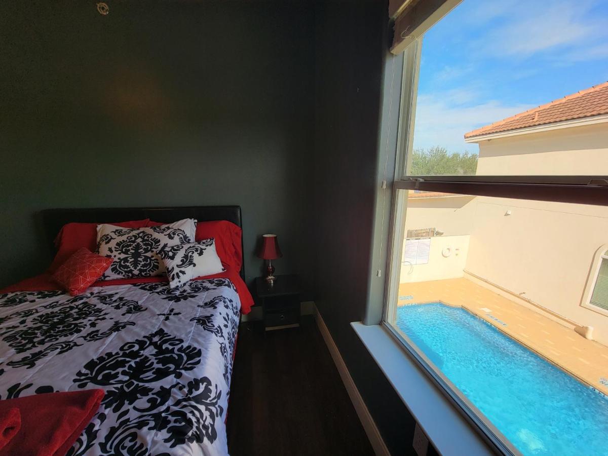 Modern, Private, Smart 4 Bedroom In Desirable Location In With Pool! Apartment