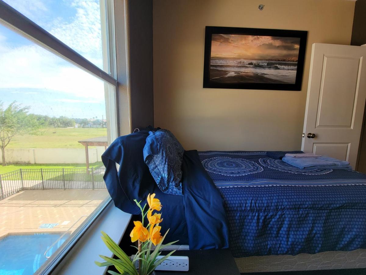 Apartment Modern, Private, Smart 4 Bedroom In Desirable Location In With Pool! McAllen
